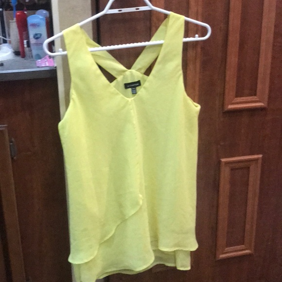 2 for $36 ❤️Yellow flowy top very flattering - Picture 2 of 4